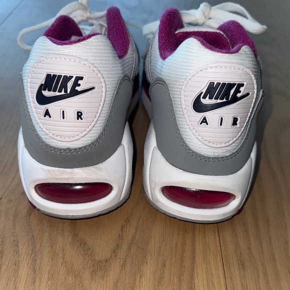 Nike AirMax Correlate Sneakers with Fuchsia Highlights 8.5 - Picture 5 of 9